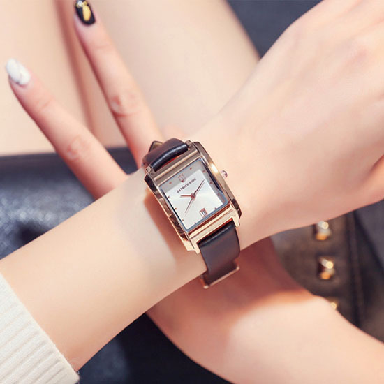 Đồng hồ nữ dây da mặt vuông màu đen sành điệu Ostrich King ĐHĐ4705