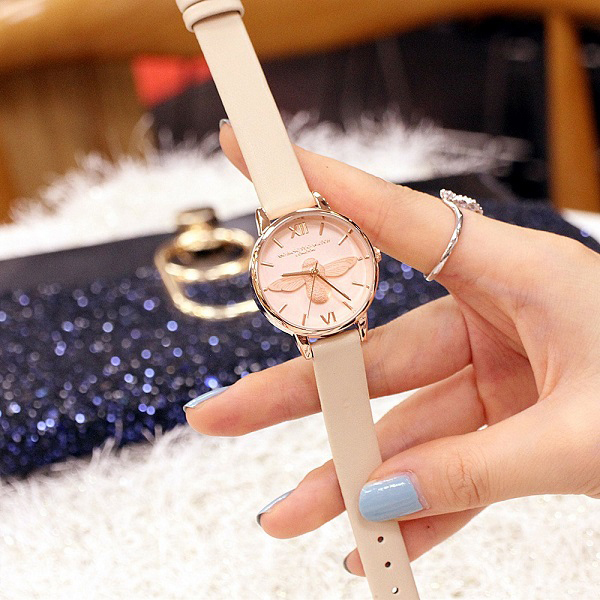 Đồng hồ nữ dây da mặt tròn vàng kem hình ong 3D sành điệu Mobangtou ĐHĐ18902