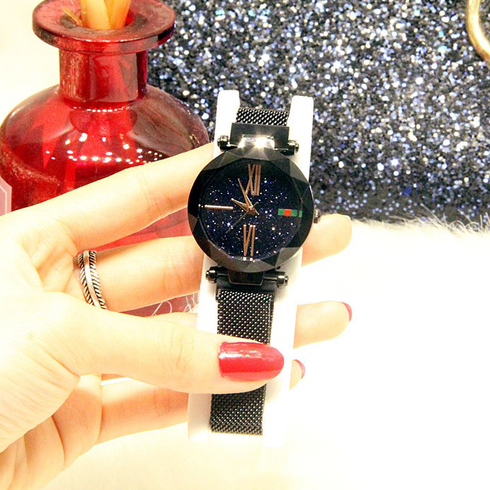 Đồng hồ nữ dây kim loại lưới khóa nam châm mặt tròn đen cá tính ĐHĐ6003