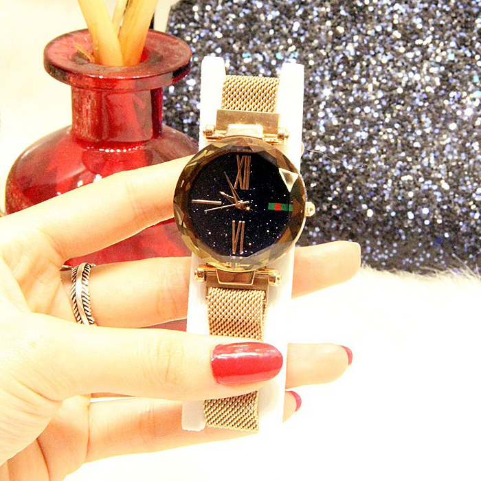 Đồng hồ nữ dây kim loại lưới khóa nam châm mặt tròn vàng sang chảnh ĐHĐ6002