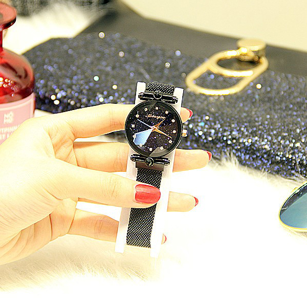 Đồng hồ nữ dây kim loại lưới khóa nam châm mặt tròn gợn sóng đen cá tính ĐHĐ5801