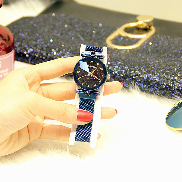 Đồng hồ nữ dây kim loại lưới khóa nam châm mặt tròn gợn sóng xanh sành điệu ĐHĐ5802