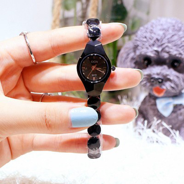 Đồng hồ nữ dây kim loại mặt tròn size nhỏ màu đen cá tính Gedi ĐHĐ19802