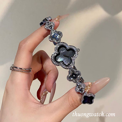 Đồng hồ nữ cỏ bốn lá dây kim loại mặt nhỏ màu bạc mặt đen ĐHĐ48402