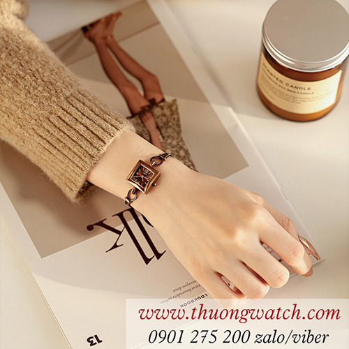 dong-ho-nu-gedi-kieu-lac-tay-day-kim-loai-mat-vuong-size-nho-nau-ca-phe-dhd46604
