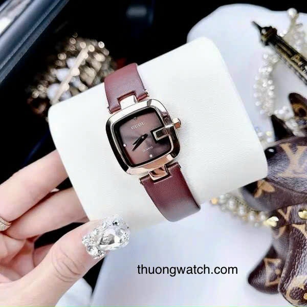 dong-ho-nu-guou-8190-day-da-mat-vuong-size-nho-nau-dhd39803