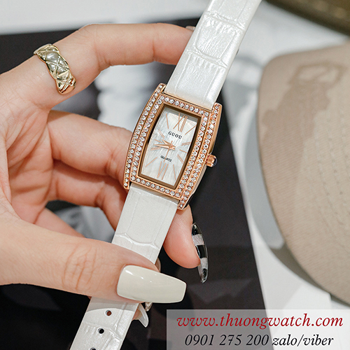 dong-ho-guou-8225-day-da-mat-chu-nhat-oval-dinh-da-trang-sang-chanh-dhd43005