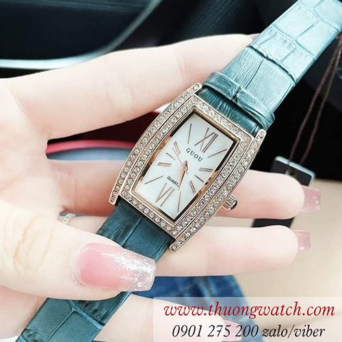 dong-ho-guou-8225-day-da-mat-chu-nhat-oval-dinh-da-xanh-luc-dhd43003