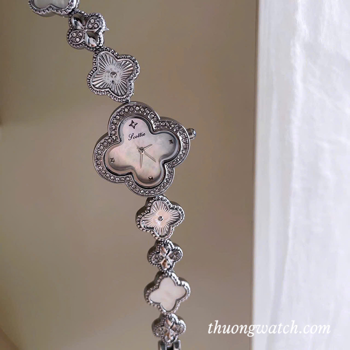Đồng hồ nữ cỏ bốn lá dây kim loại mặt nhỏ màu bạc ĐHĐ48401