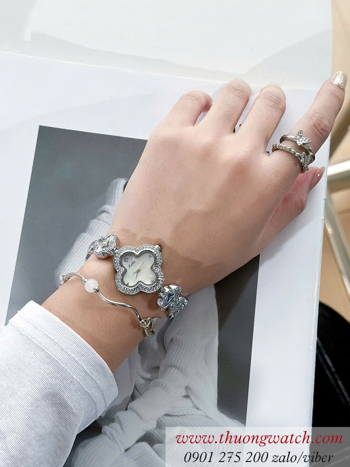 Đồng hồ nữ cỏ bốn lá dây kim loại mặt nhỏ màu bạc ĐHĐ48401