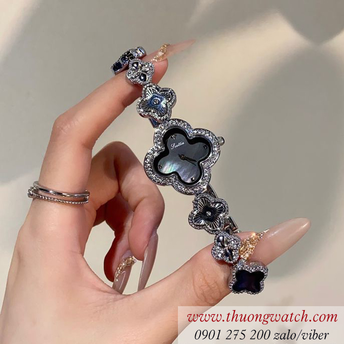Đồng hồ nữ cỏ bốn lá dây kim loại mặt nhỏ màu bạc mặt đen ĐHĐ48402