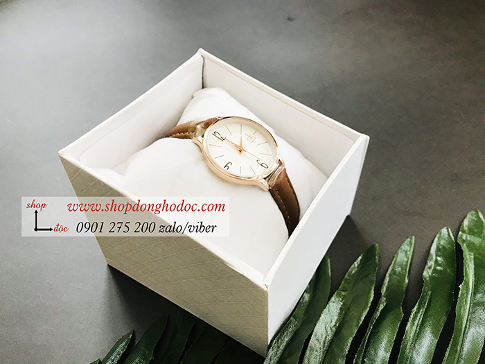 Đồng hồ Shengke SK nữ dây da mặt tròn nâu cổ điển ĐHĐ19402